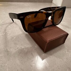 Ray-Ban Folding Wayfarer Sunglasses Tortoise Brown